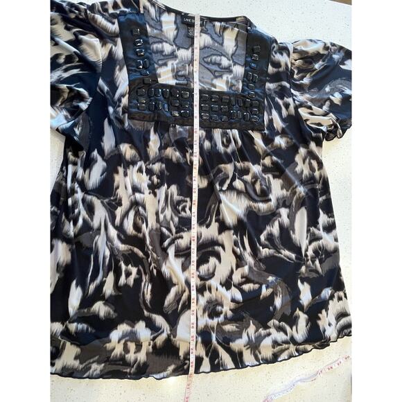 Lane Bryant black grey abstract embellished square neck short sleeve top - Picture 9 of 11